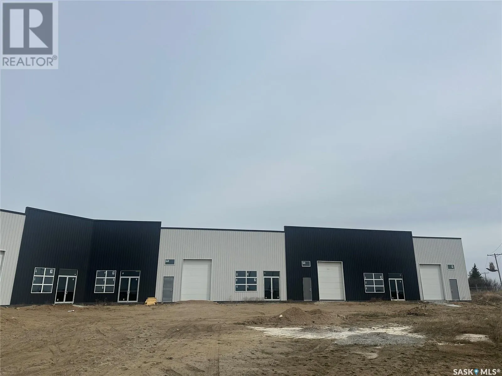 2&3 213 Service ROAD W