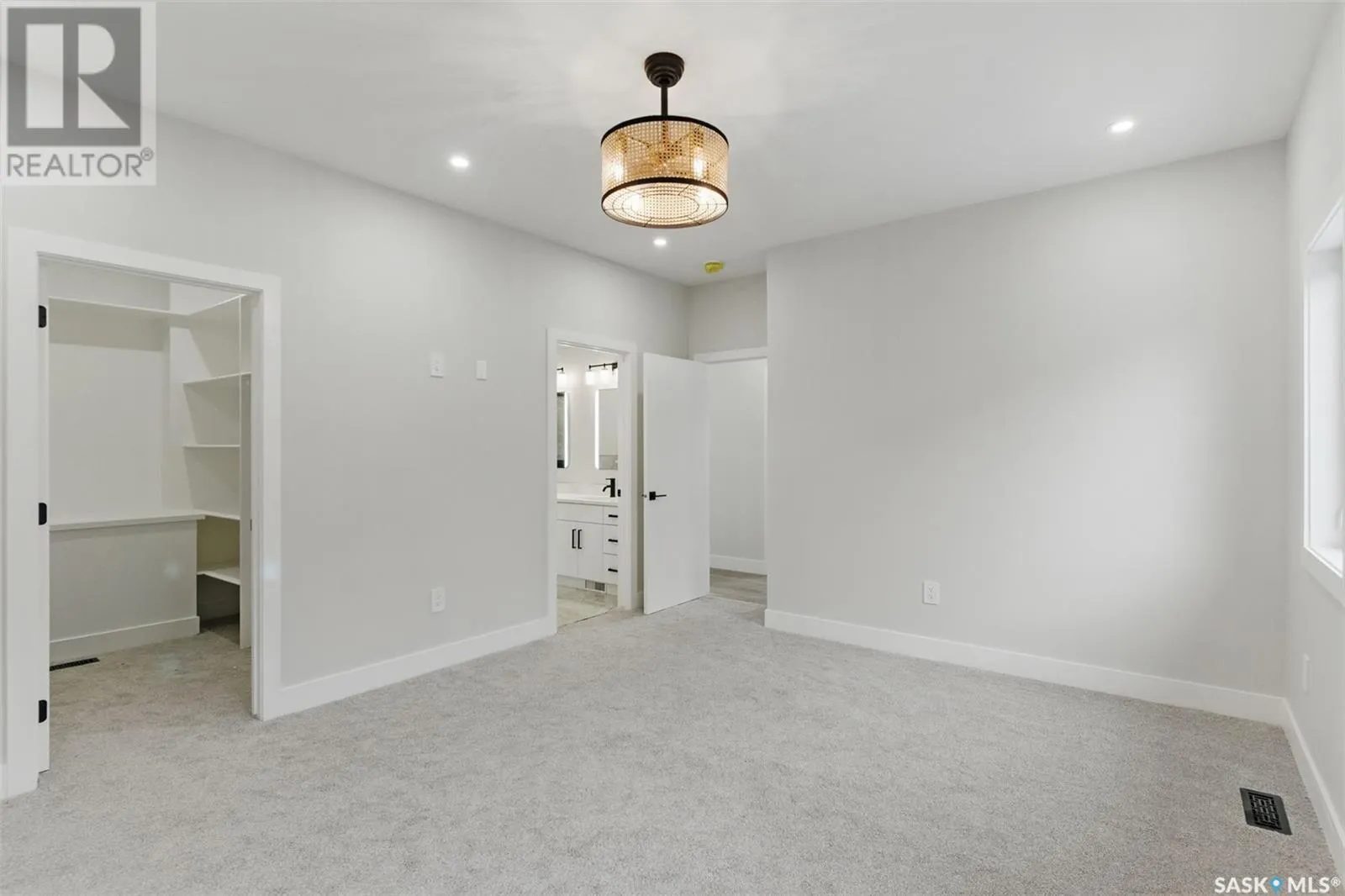 602 Weir CRESCENT