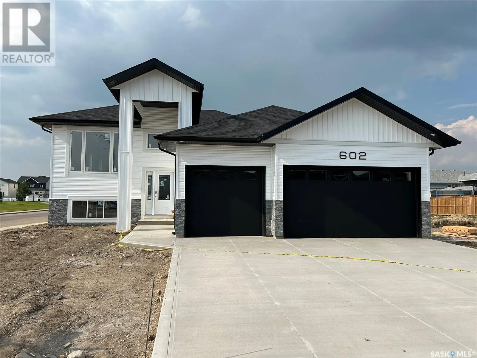602 Weir CRESCENT