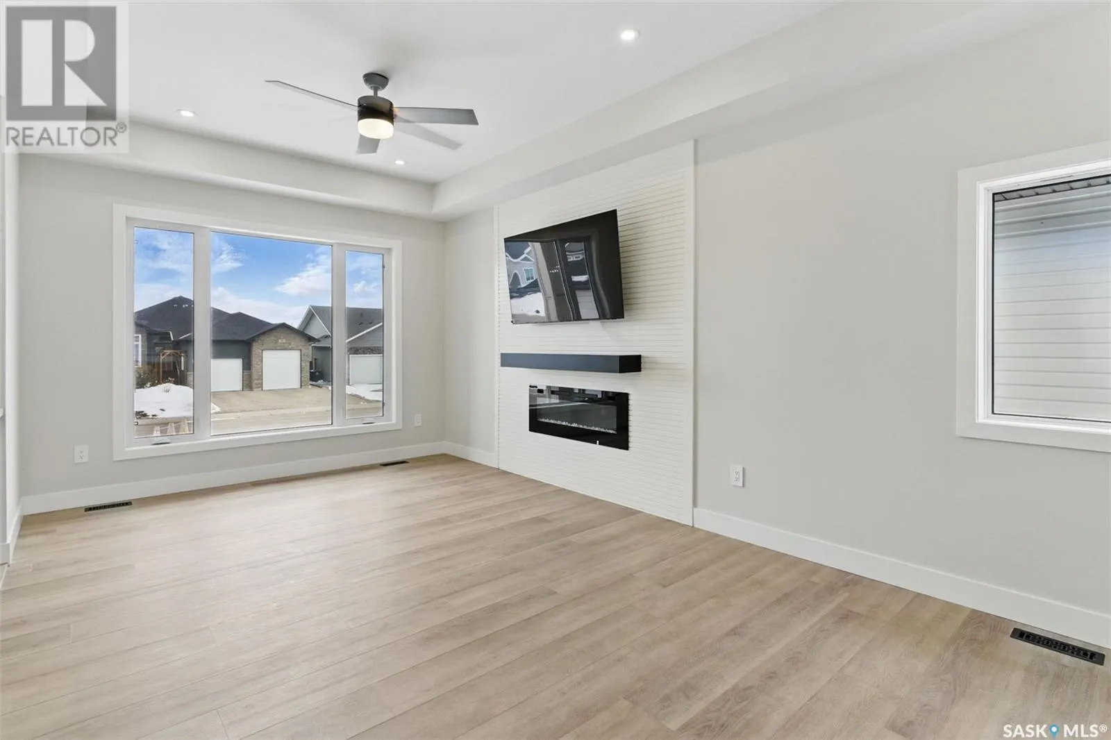 602 Weir CRESCENT