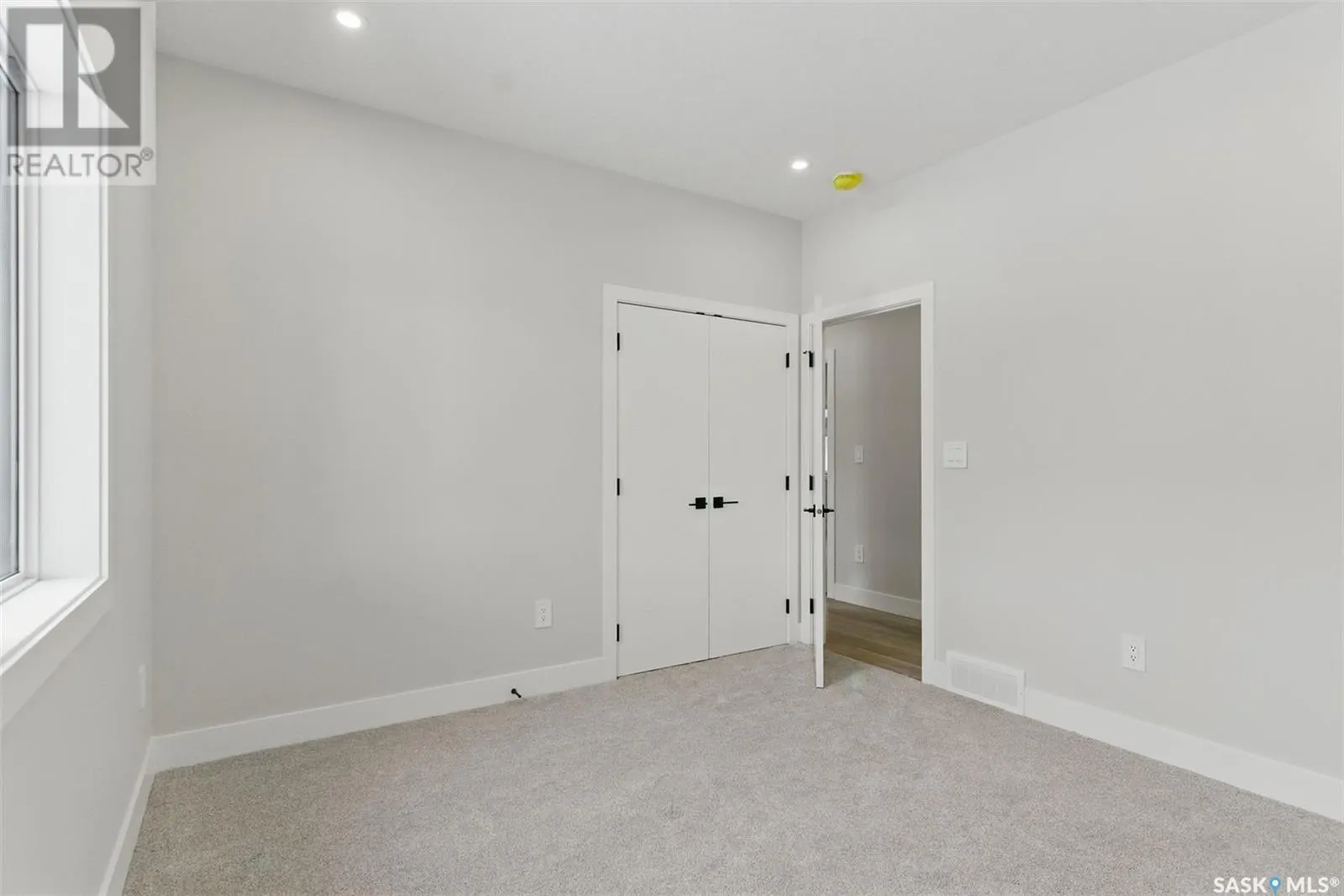 602 Weir CRESCENT