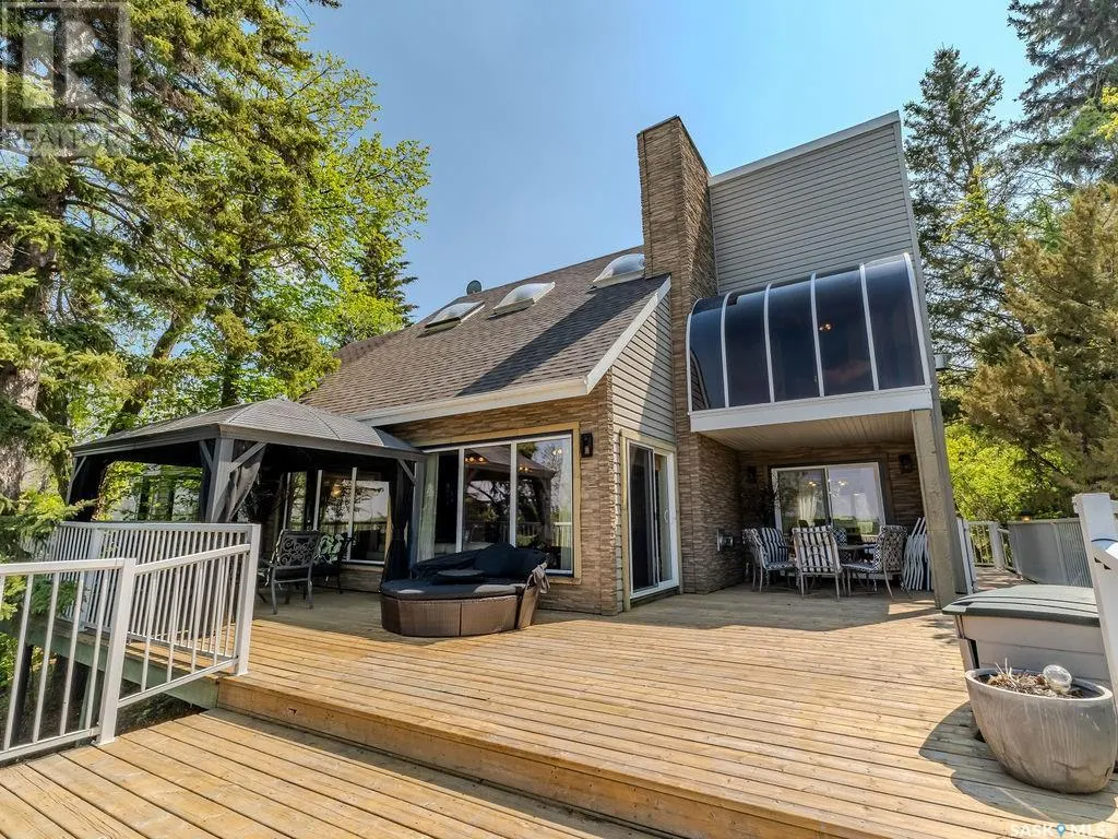 93 Crescent AVENUE