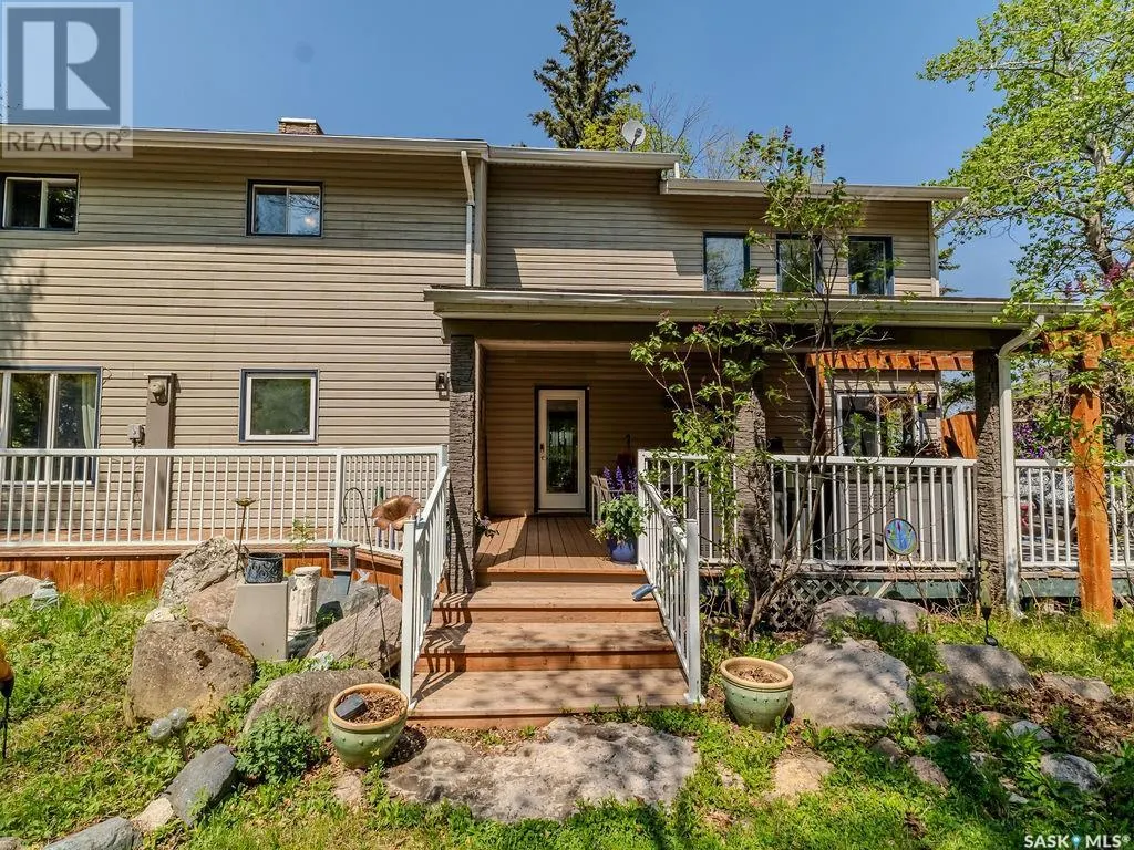 93 Crescent AVENUE