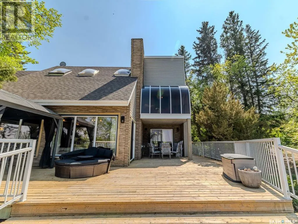 93 Crescent AVENUE