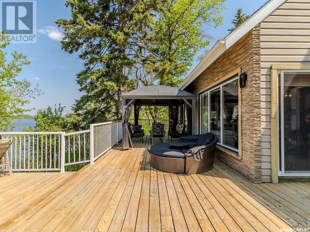 93 Crescent AVENUE