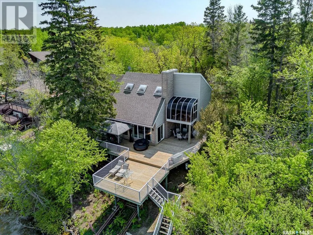 93 Crescent AVENUE
