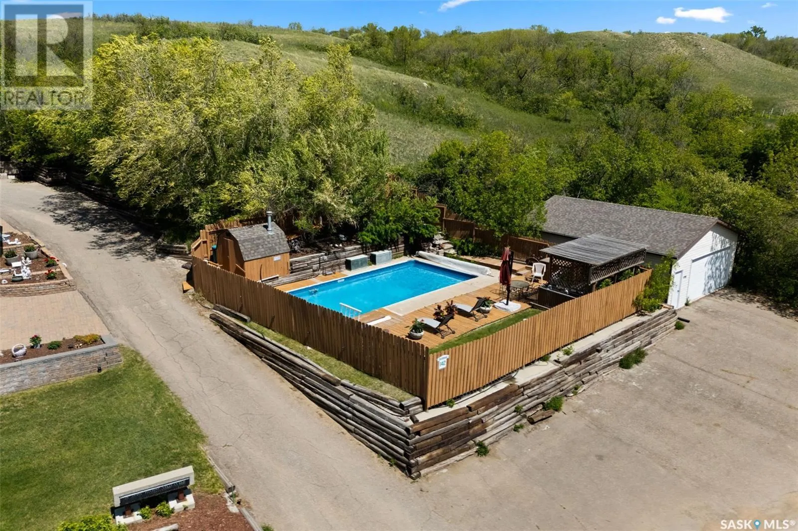 142 Lakeshore DRIVE