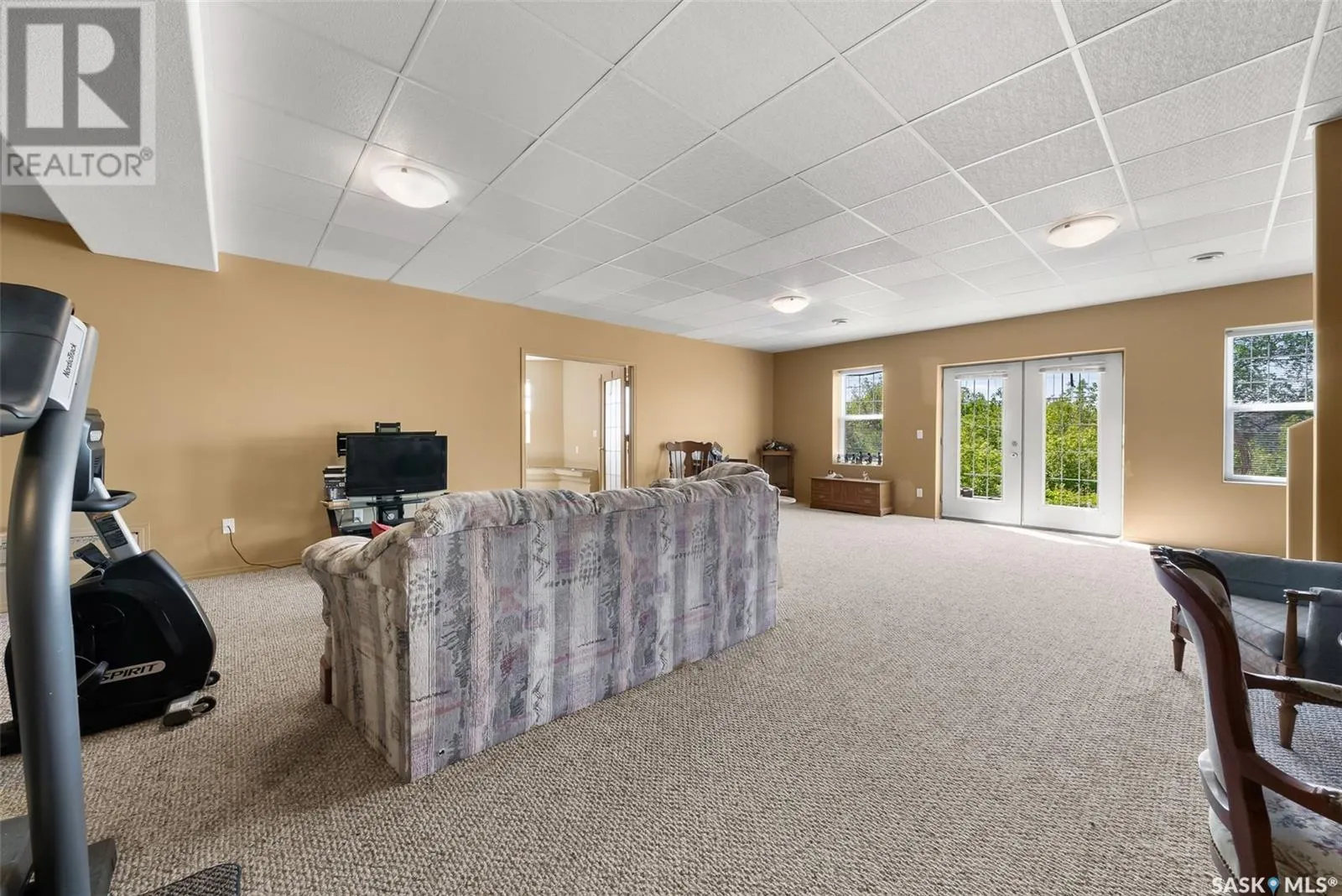 142 Lakeshore DRIVE