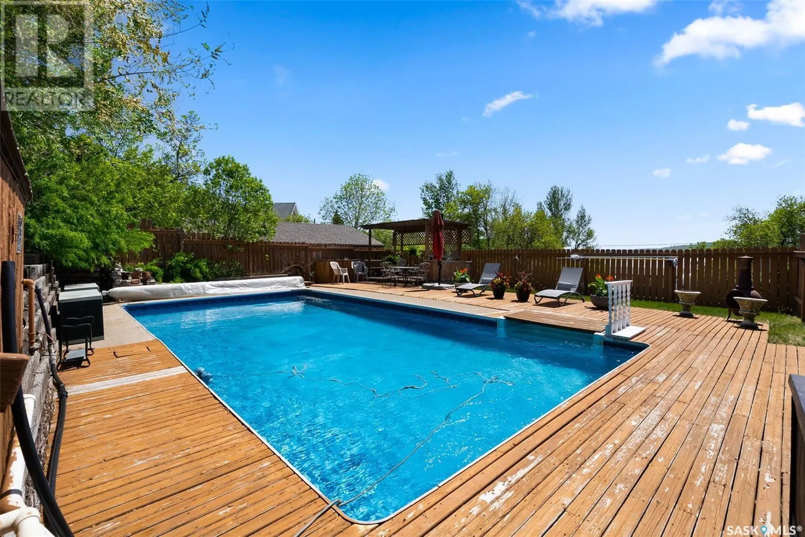 142 Lakeshore DRIVE