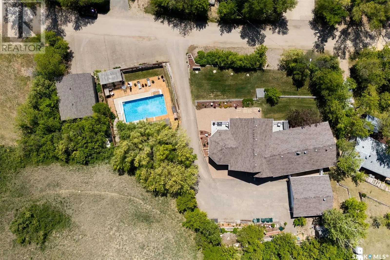 142 Lakeshore DRIVE