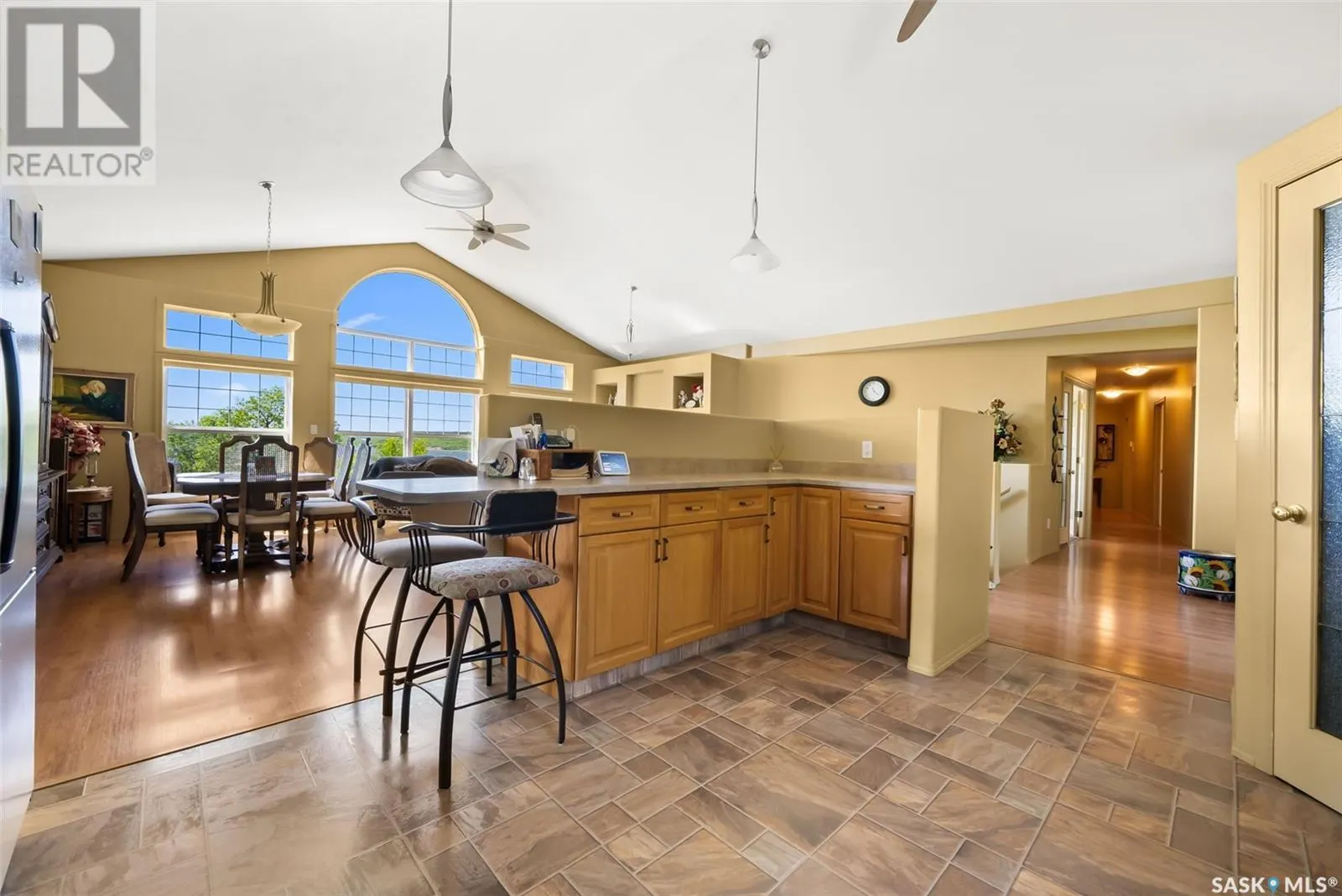 142 Lakeshore DRIVE