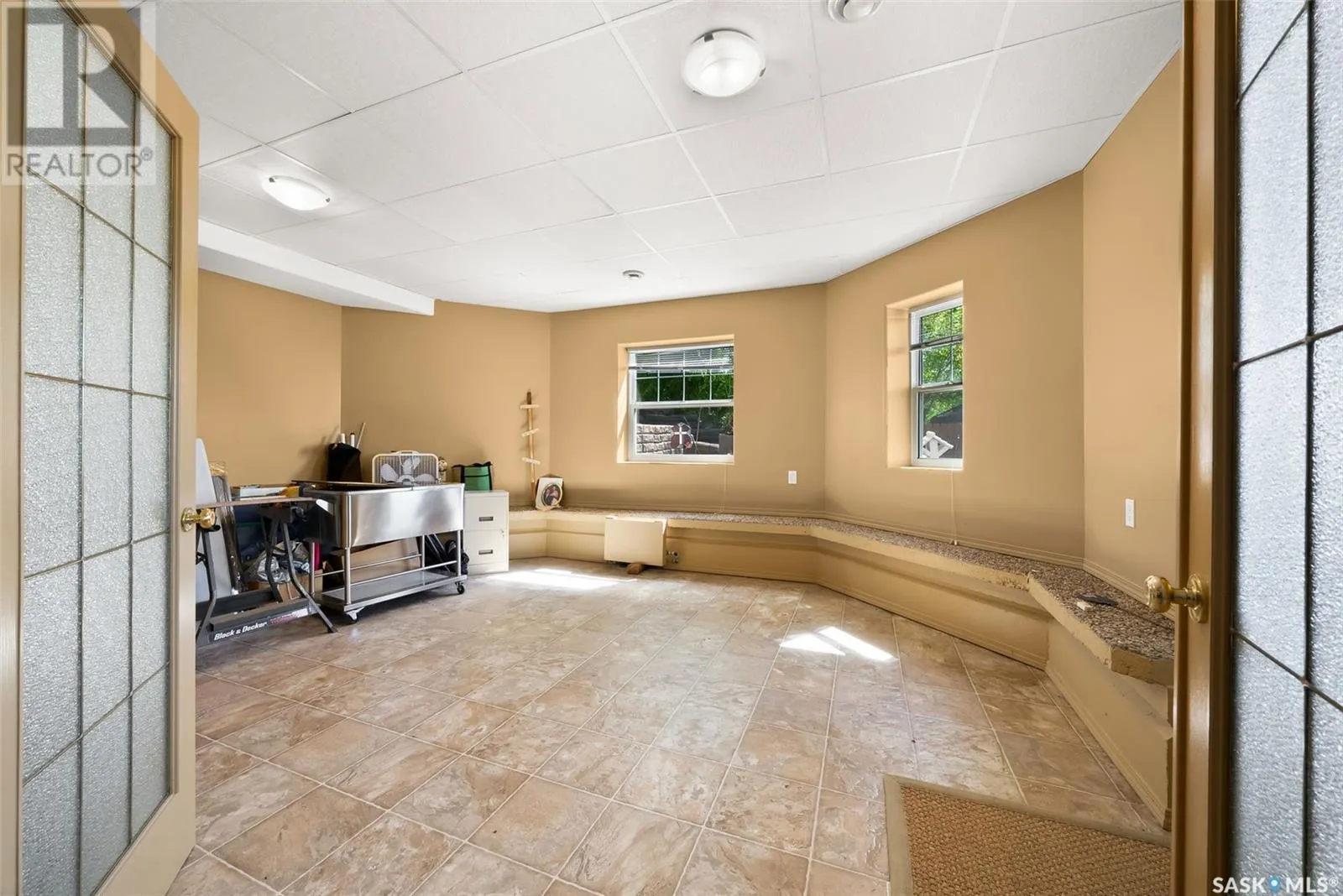 142 Lakeshore DRIVE