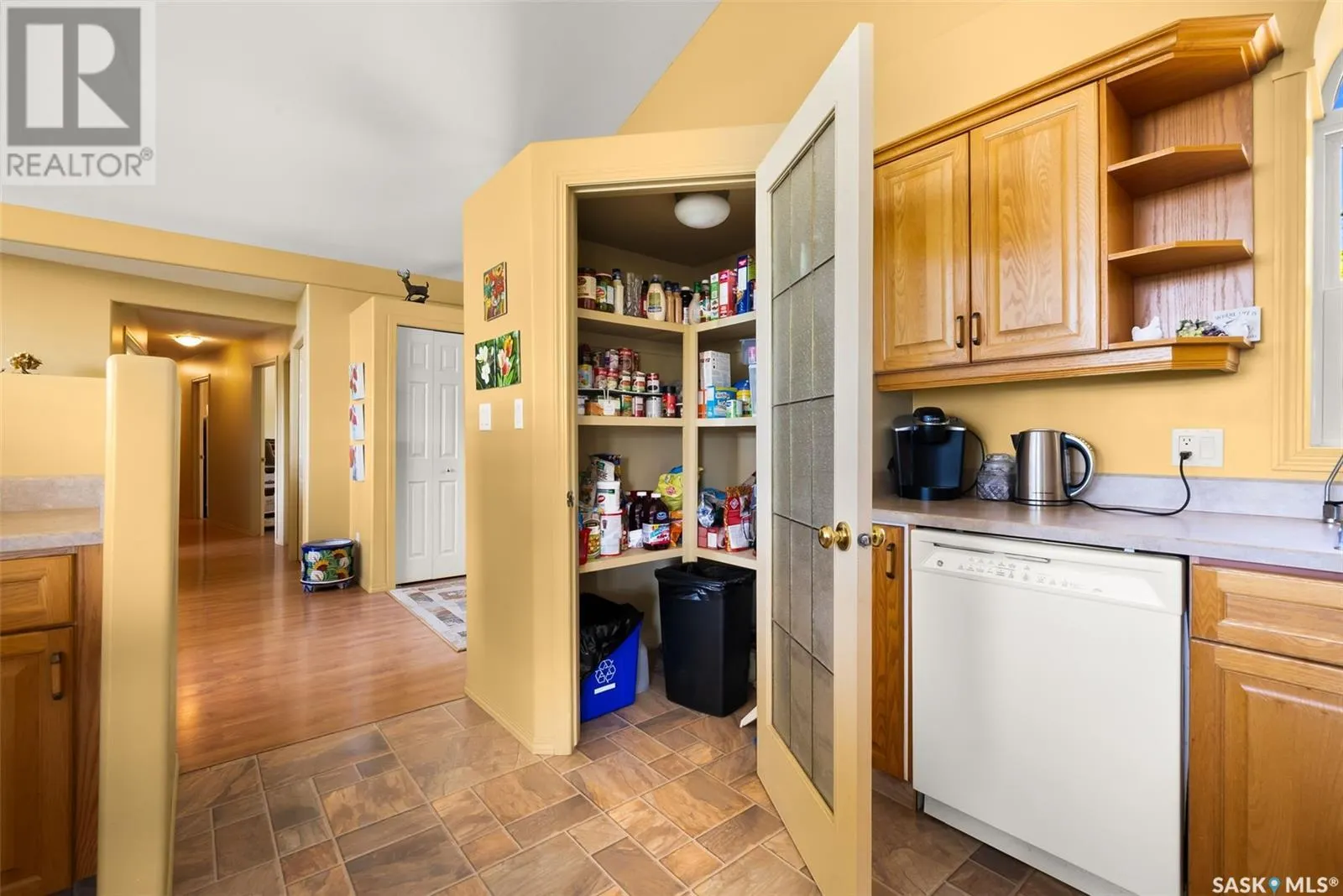 142 Lakeshore DRIVE