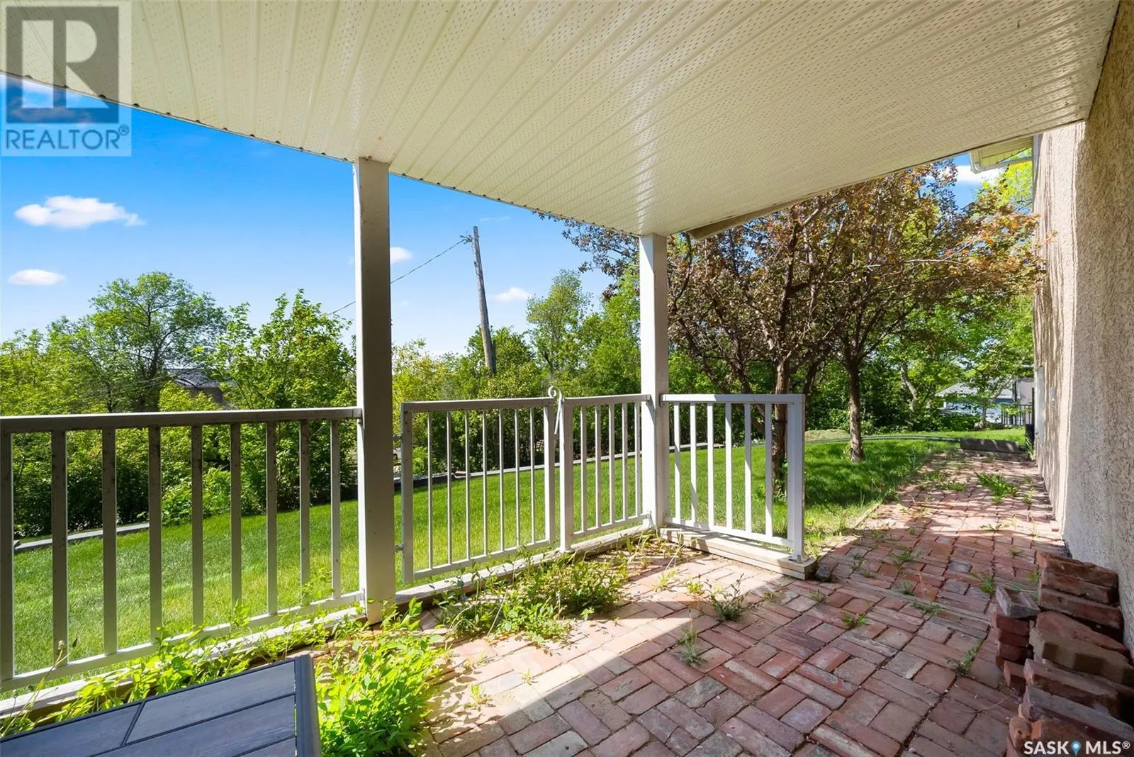 142 Lakeshore DRIVE