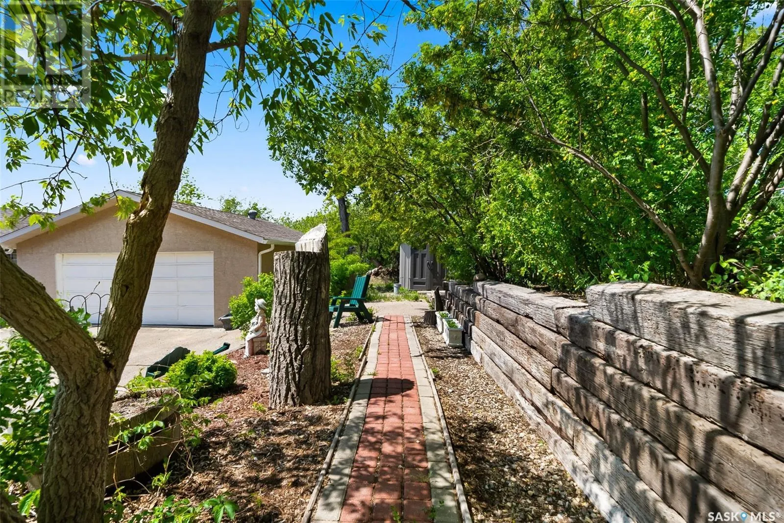 142 Lakeshore DRIVE