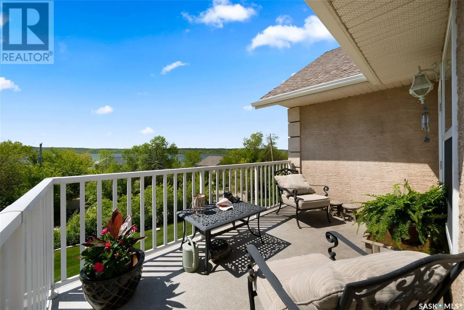 142 Lakeshore DRIVE
