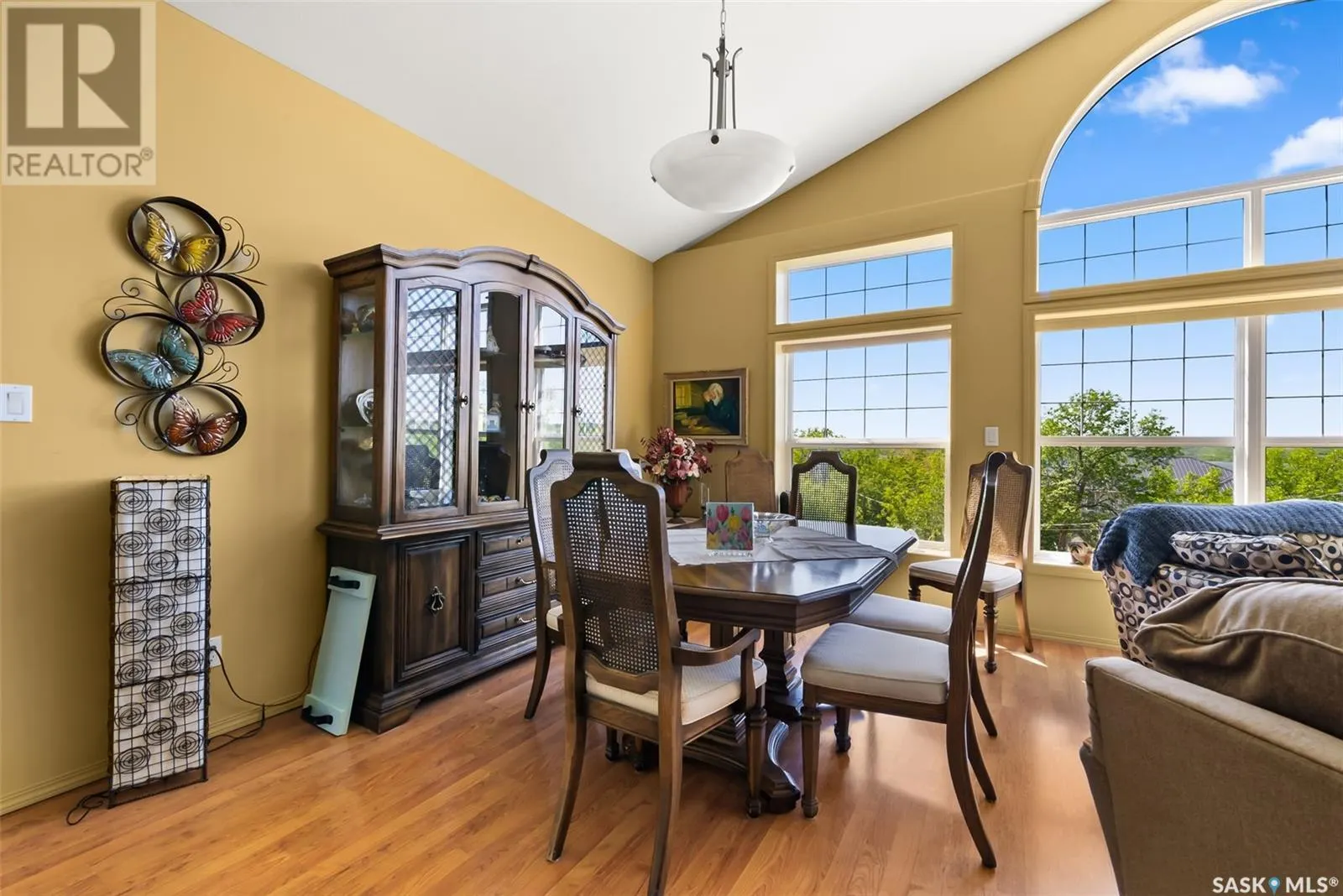 142 Lakeshore DRIVE