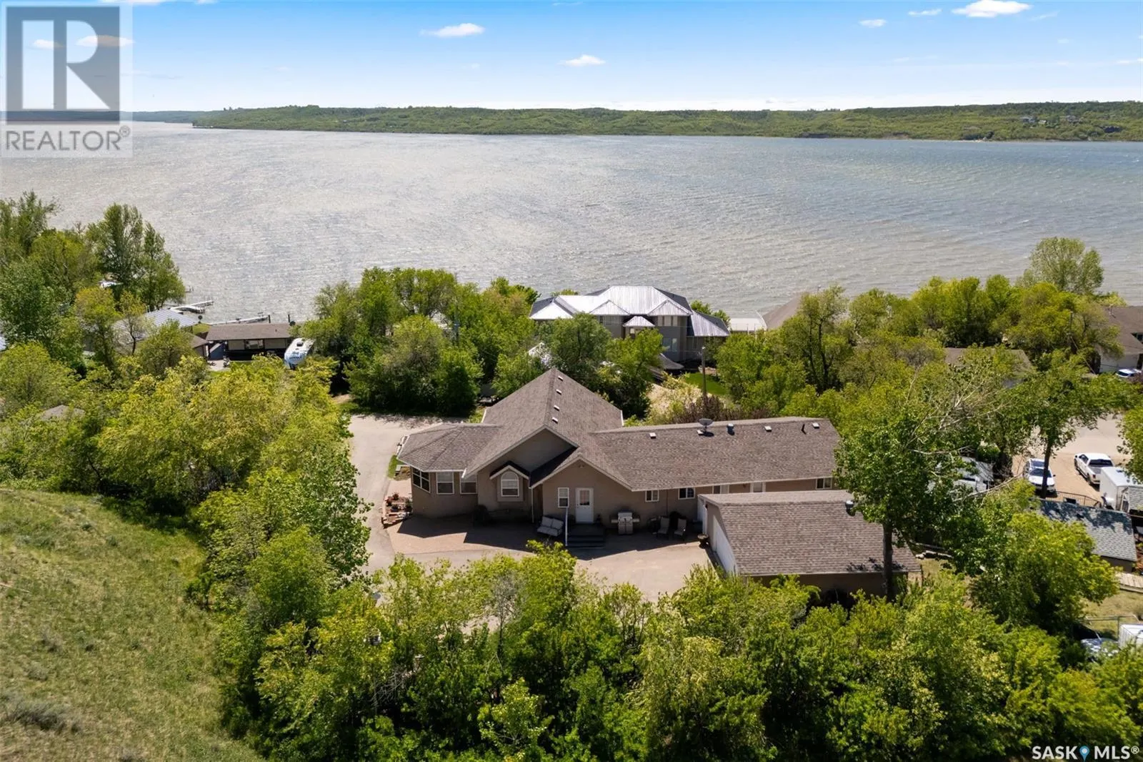 142 Lakeshore DRIVE