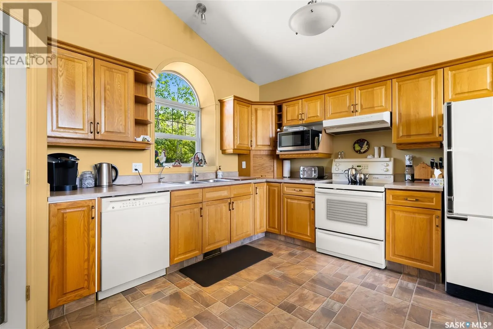 142 Lakeshore DRIVE