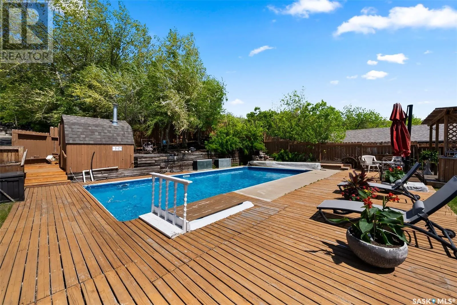 142 Lakeshore DRIVE