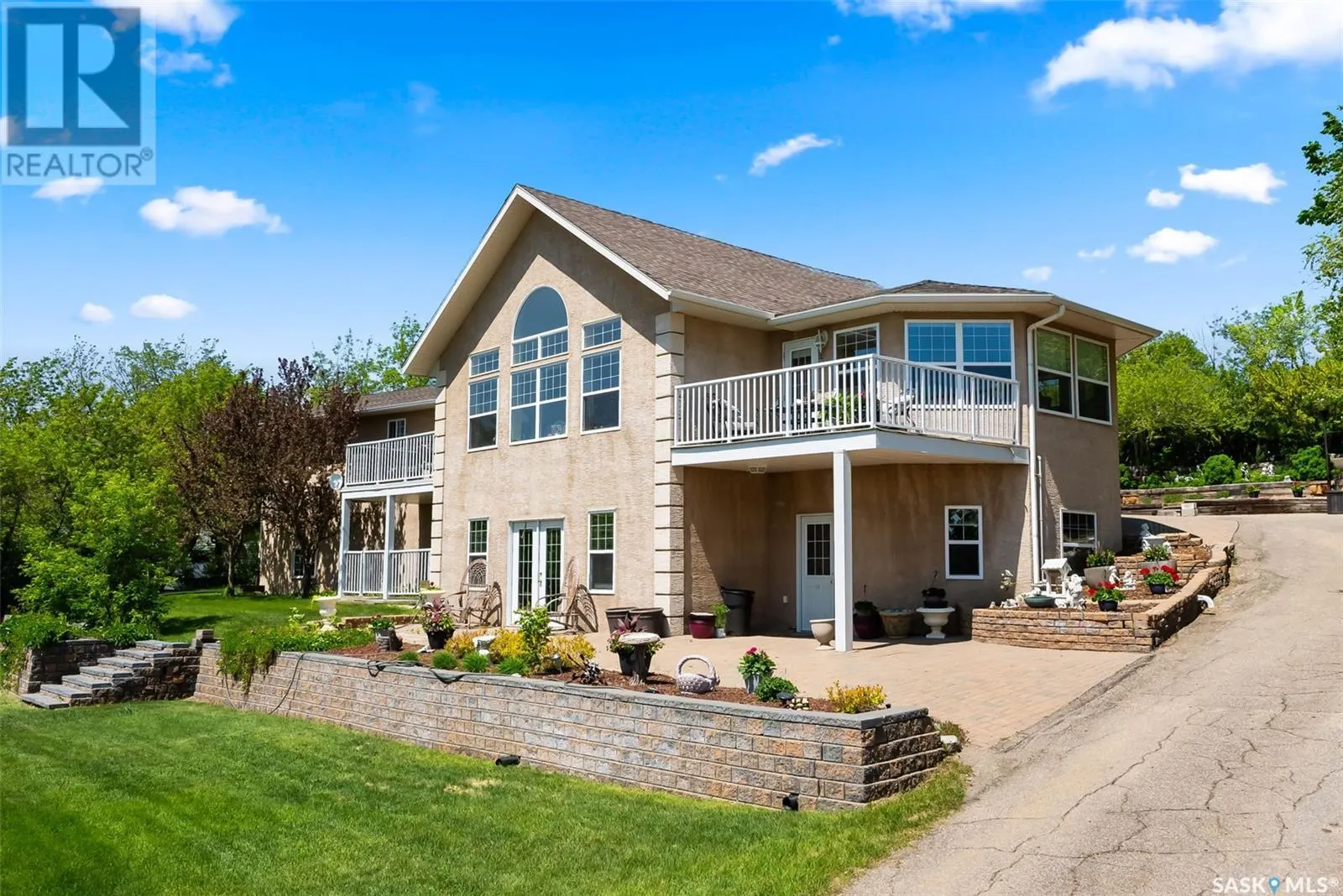 142 Lakeshore DRIVE