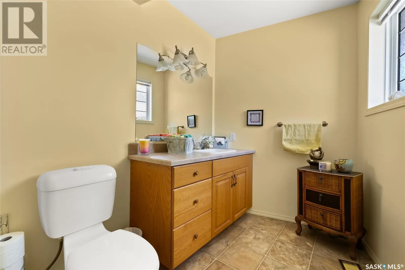 142 Lakeshore DRIVE