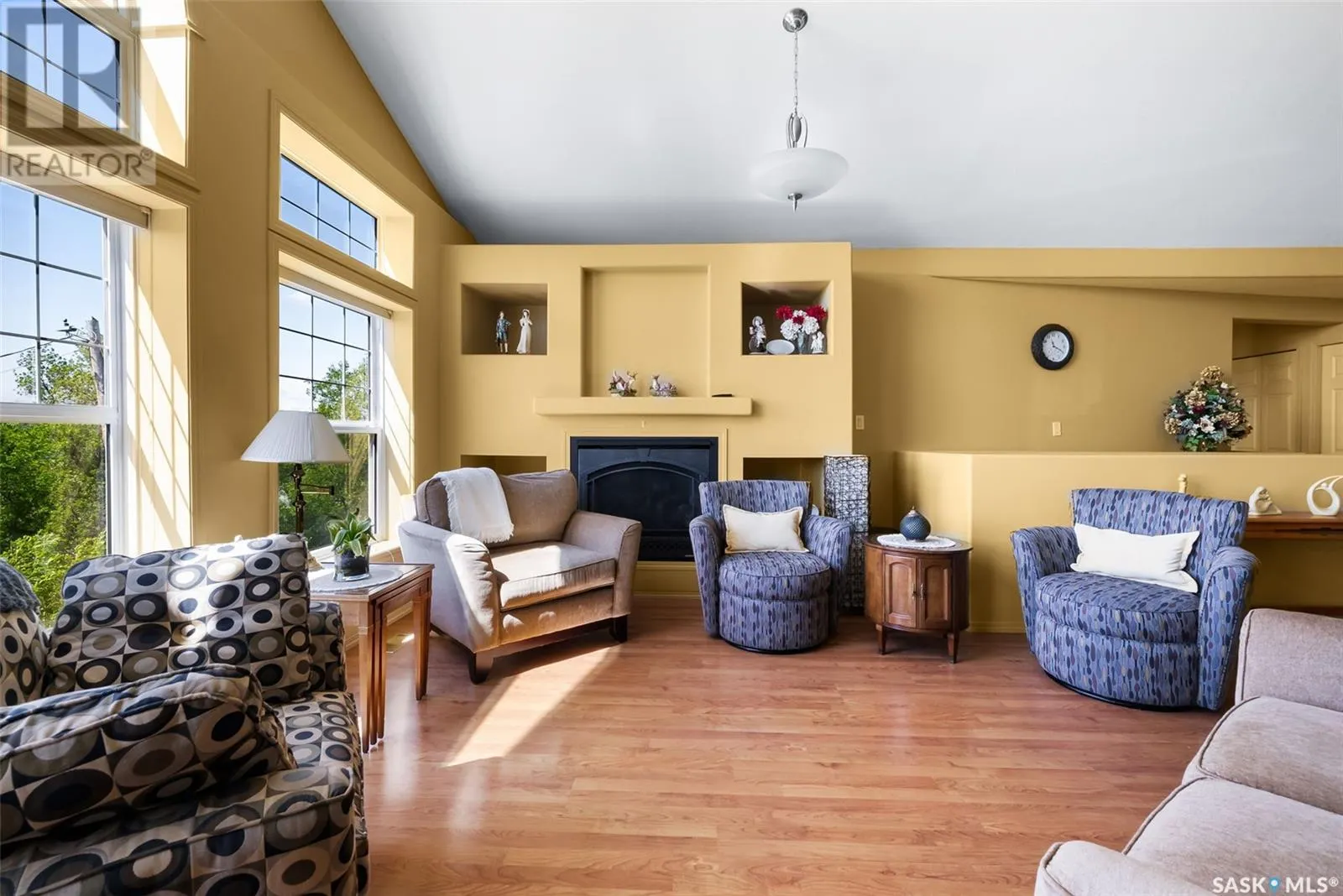 142 Lakeshore DRIVE