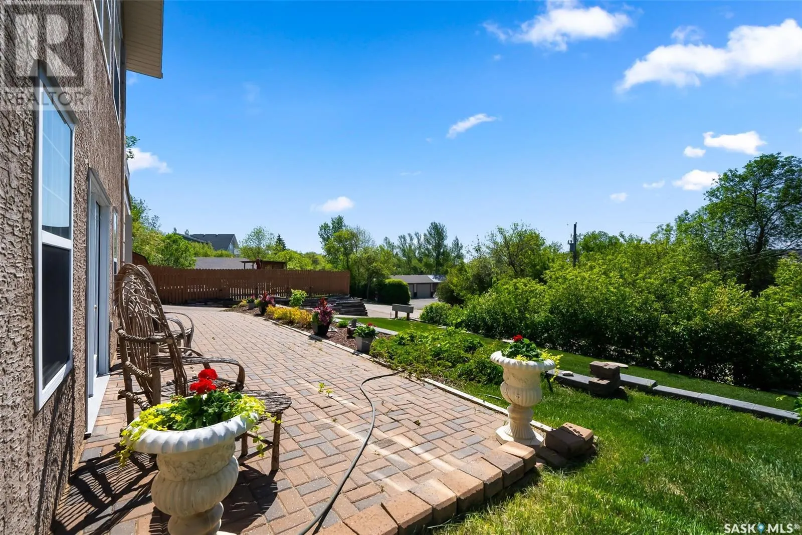 142 Lakeshore DRIVE