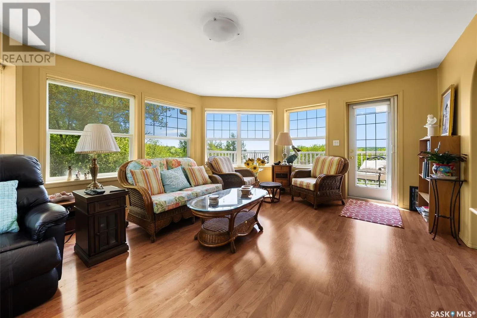 142 Lakeshore DRIVE