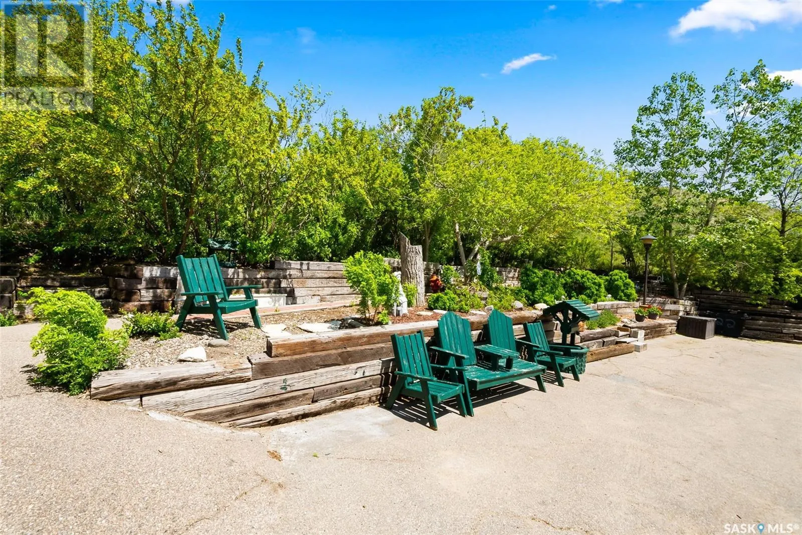 142 Lakeshore DRIVE