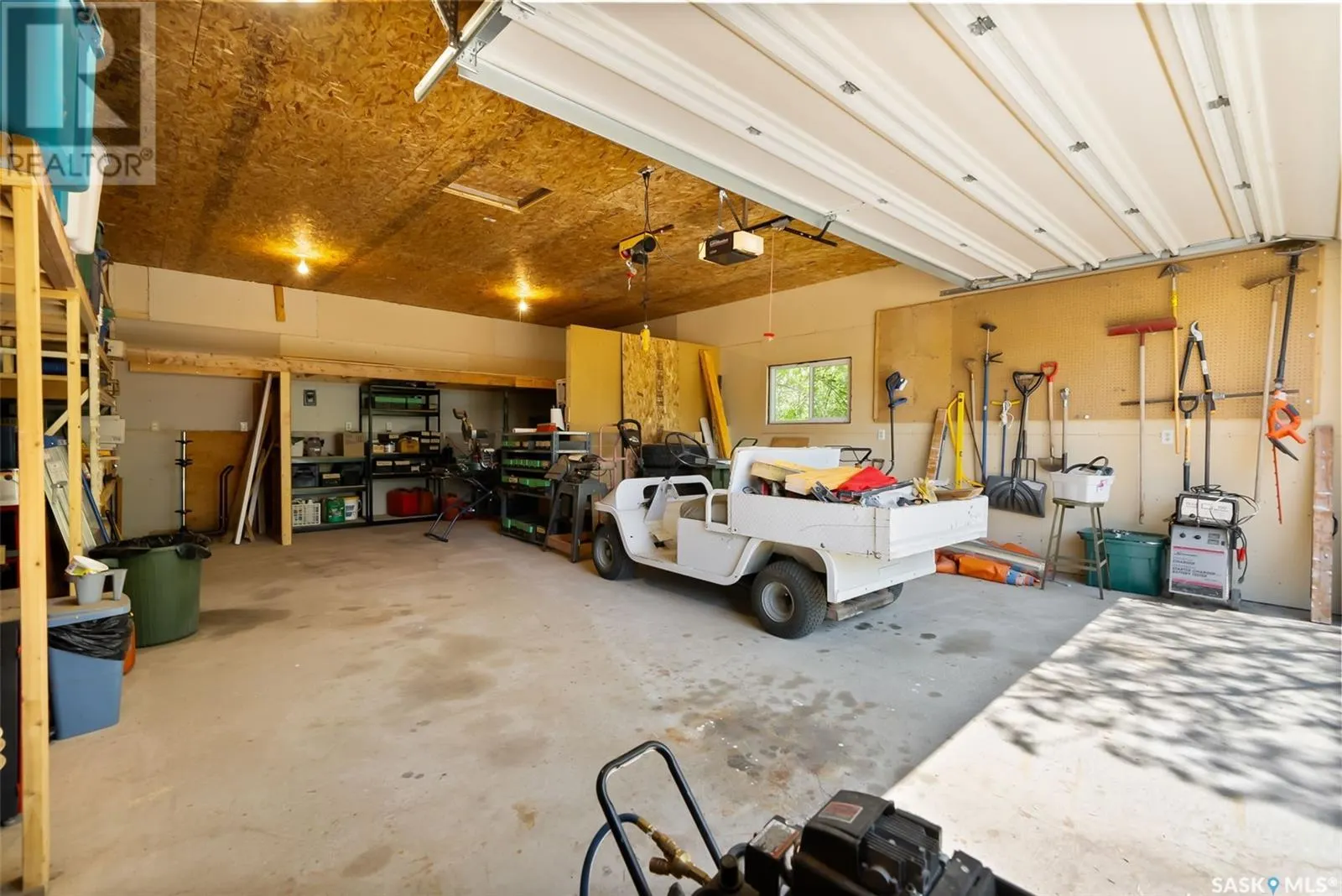 142 Lakeshore DRIVE