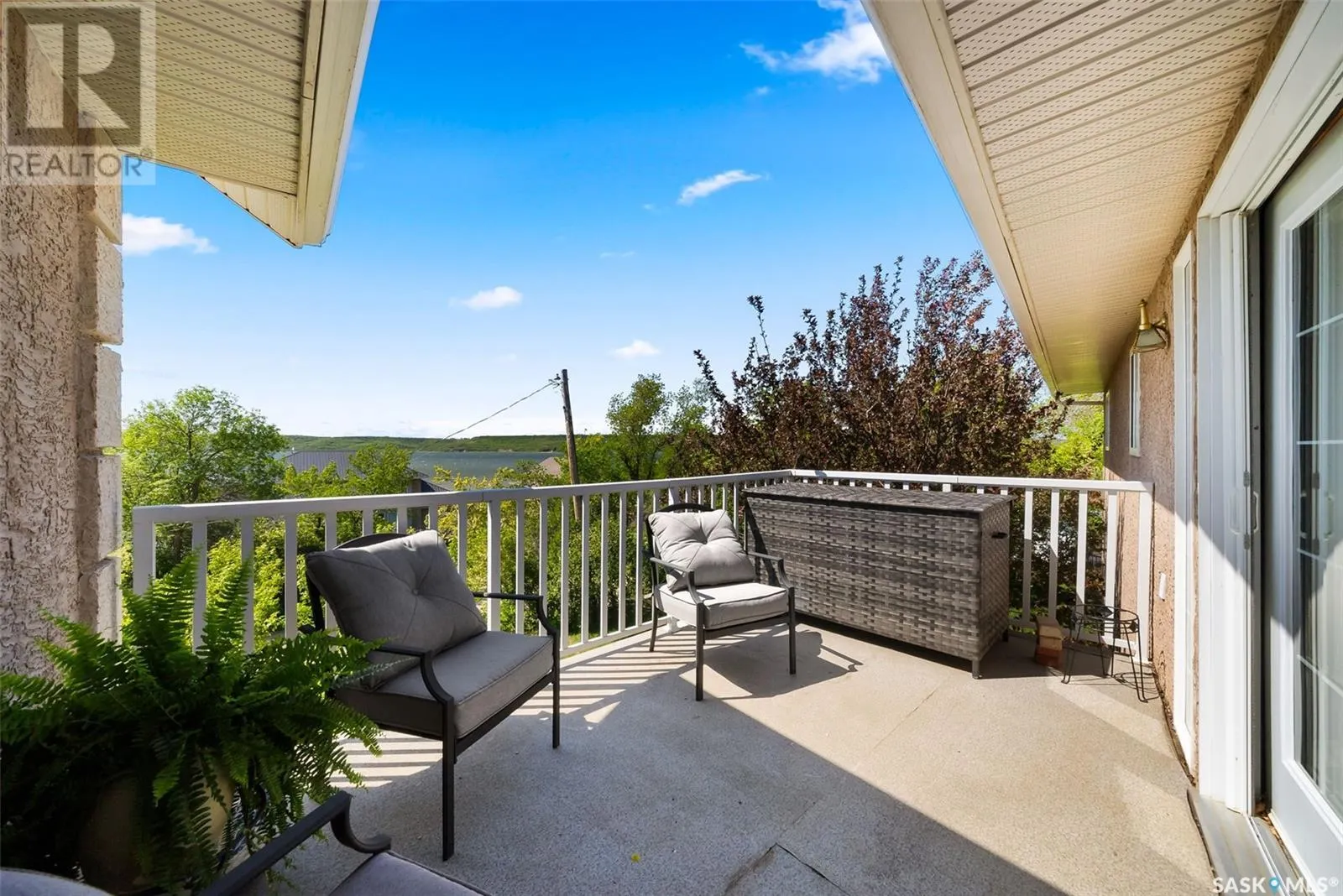 142 Lakeshore DRIVE