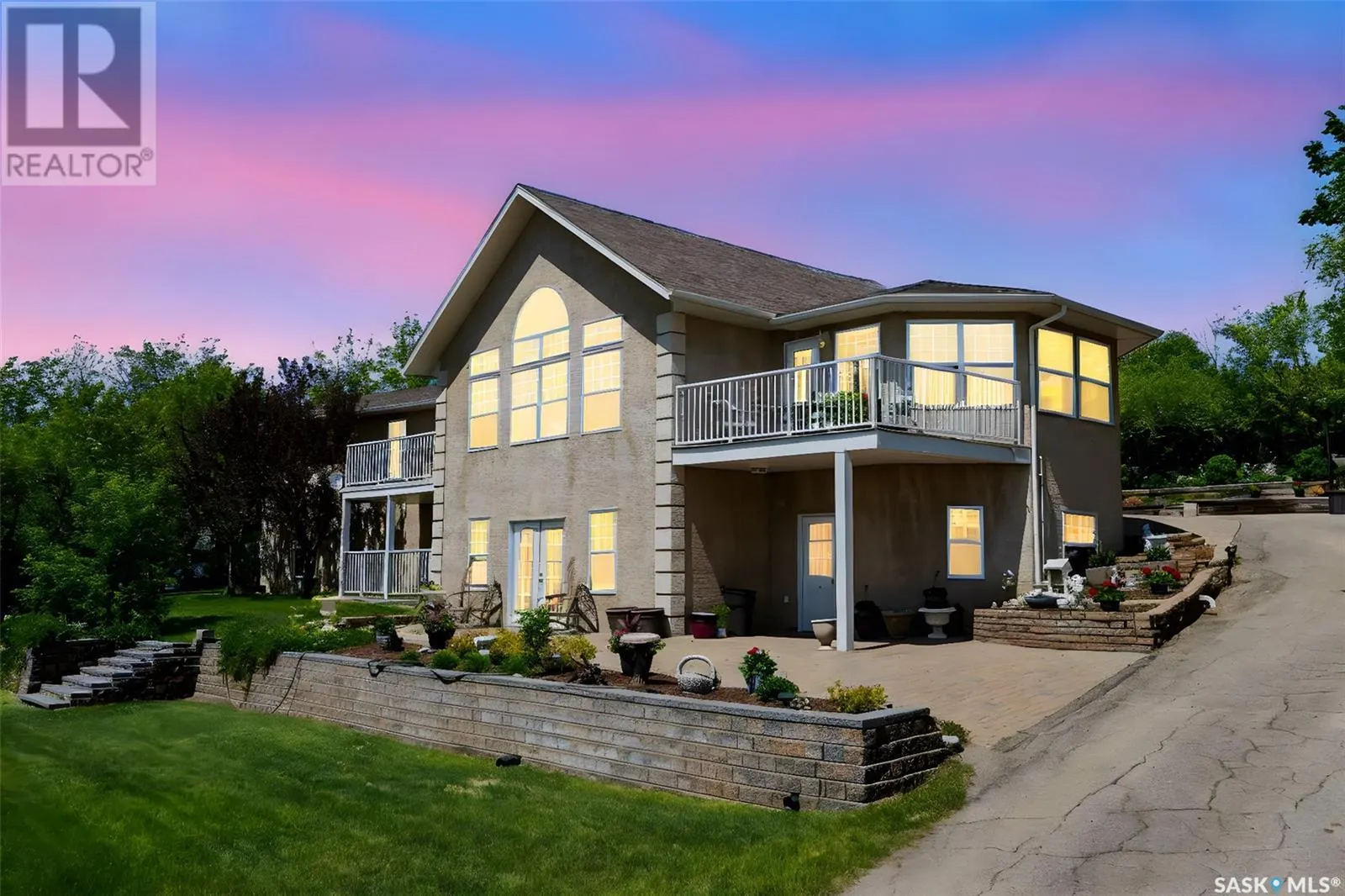 142 Lakeshore DRIVE