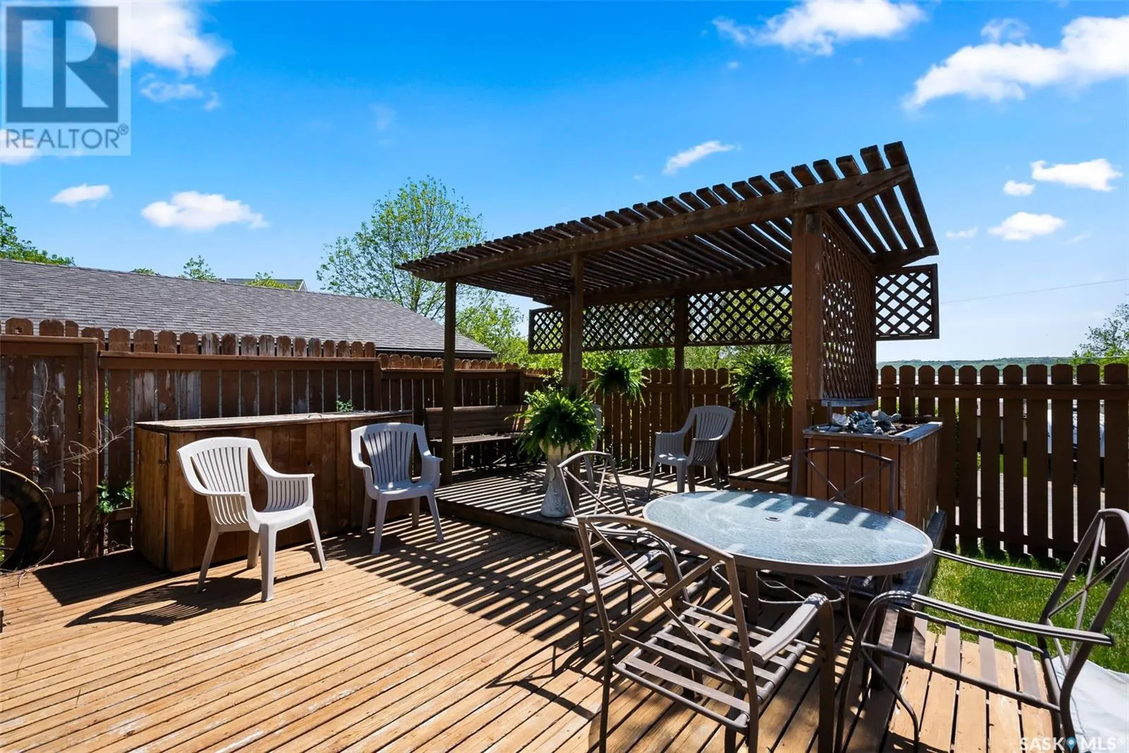 142 Lakeshore DRIVE