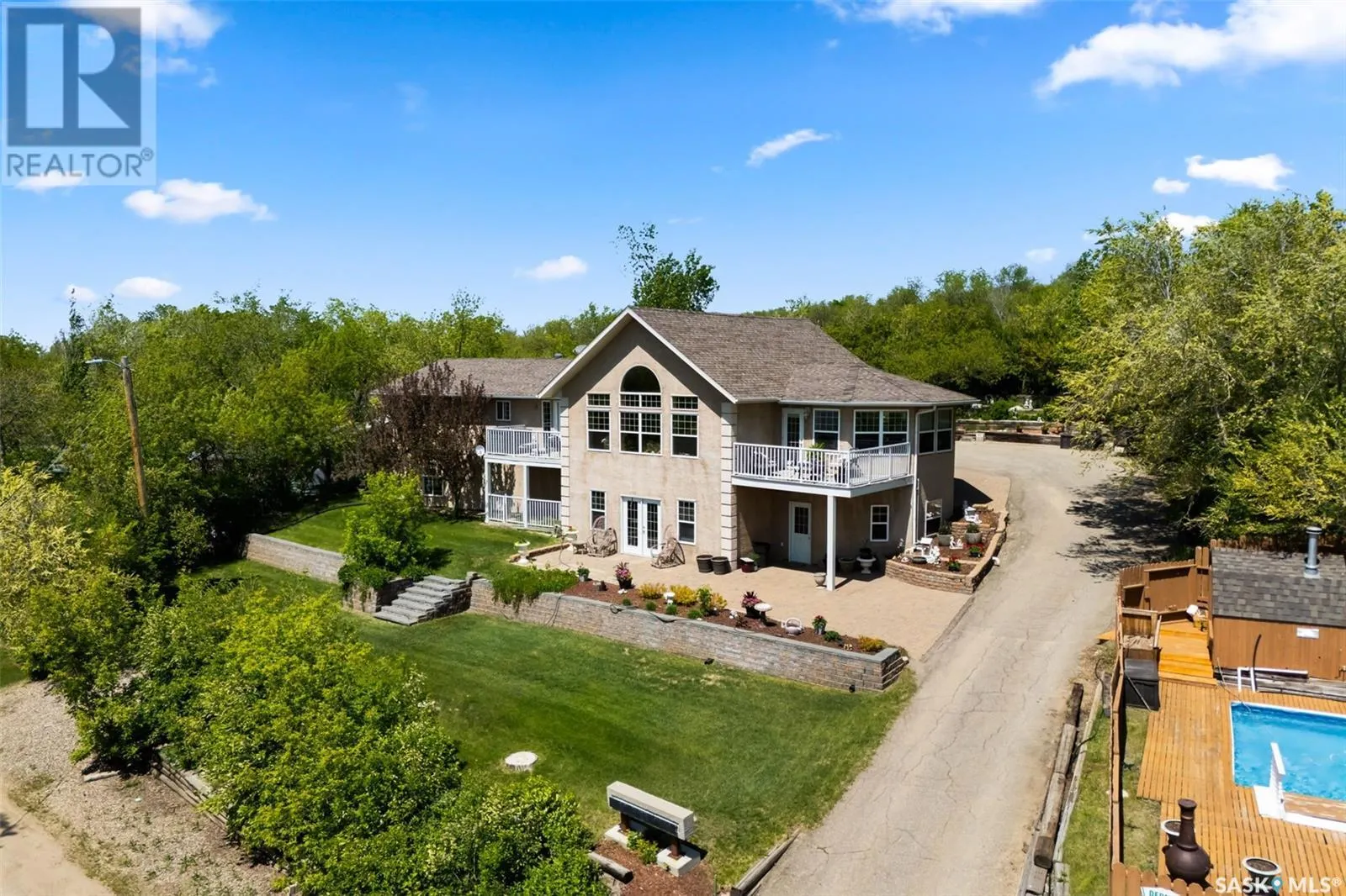 142 Lakeshore DRIVE