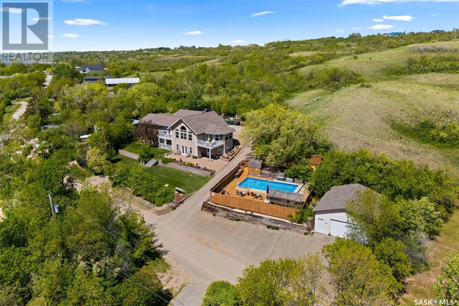 142 Lakeshore DRIVE