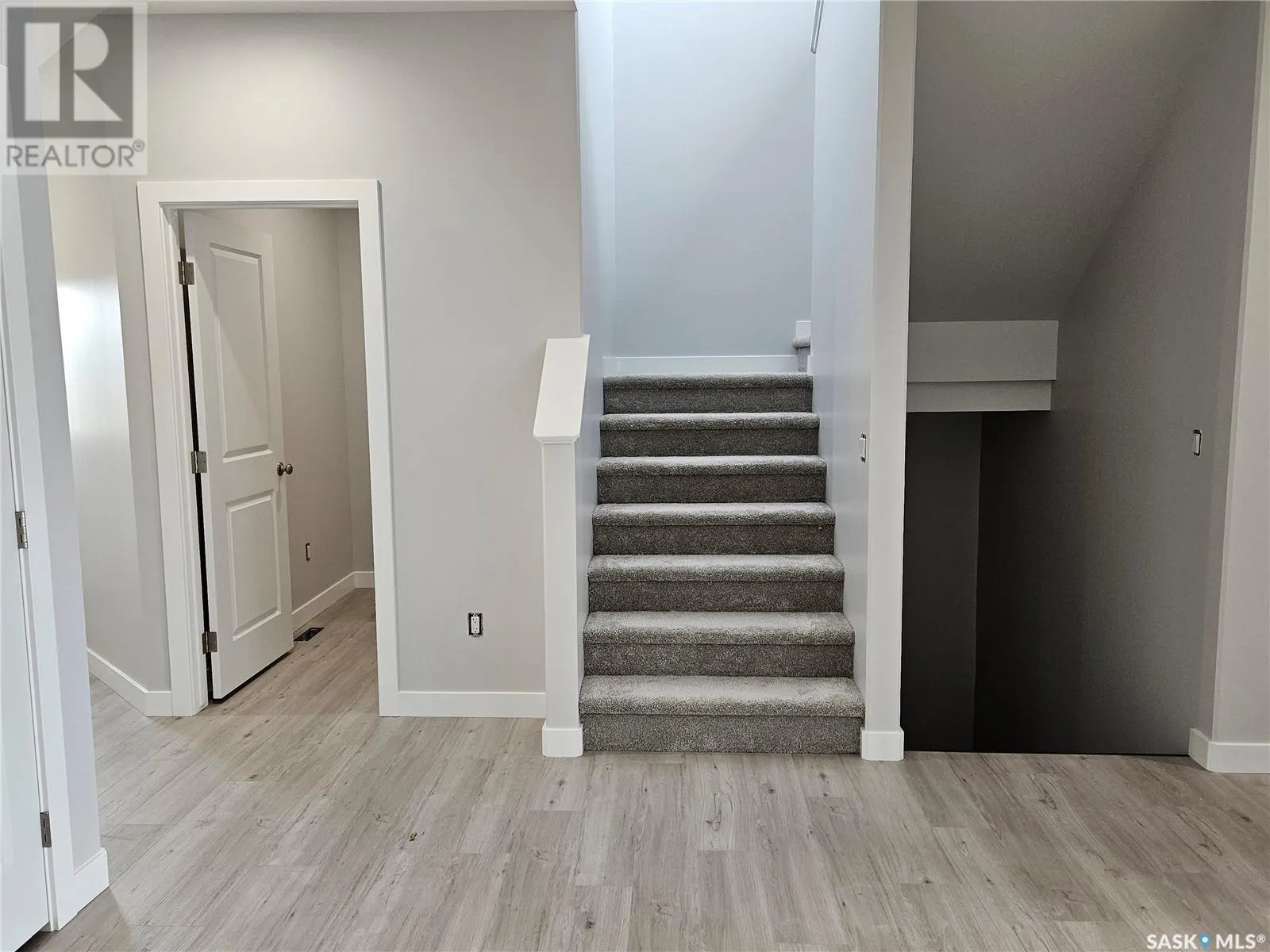 846 Delaet BAY