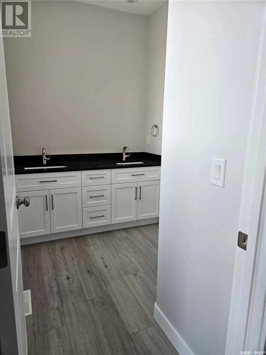 846 Delaet BAY