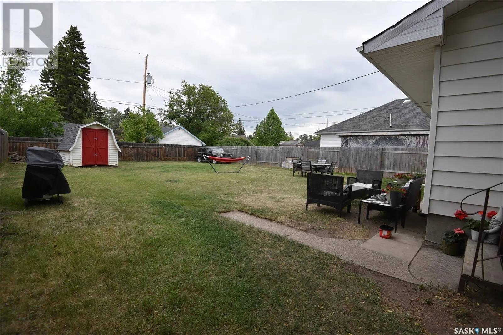 405 1st STREET W