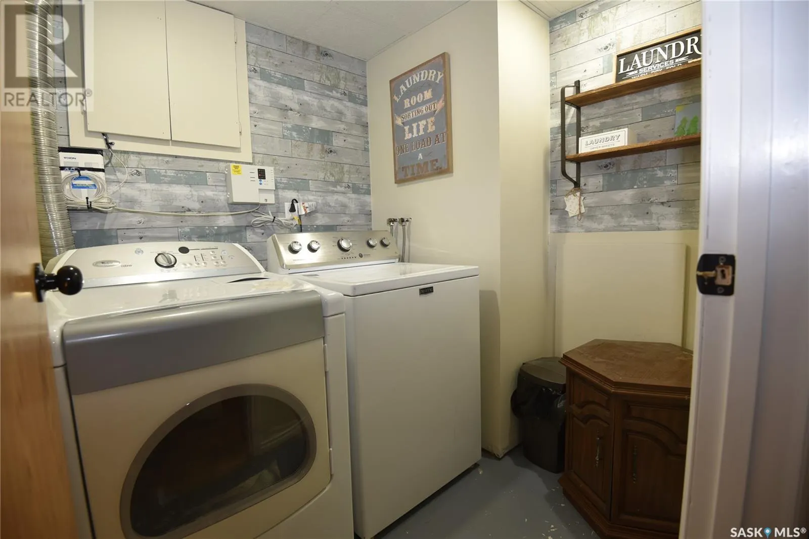 405 1st STREET W