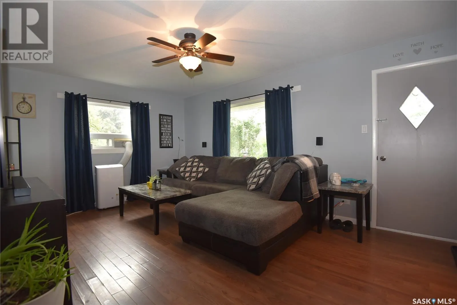 405 1st STREET W