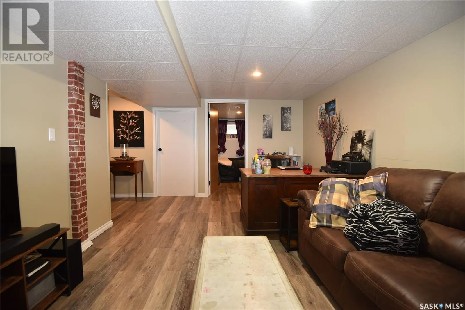 405 1st STREET W