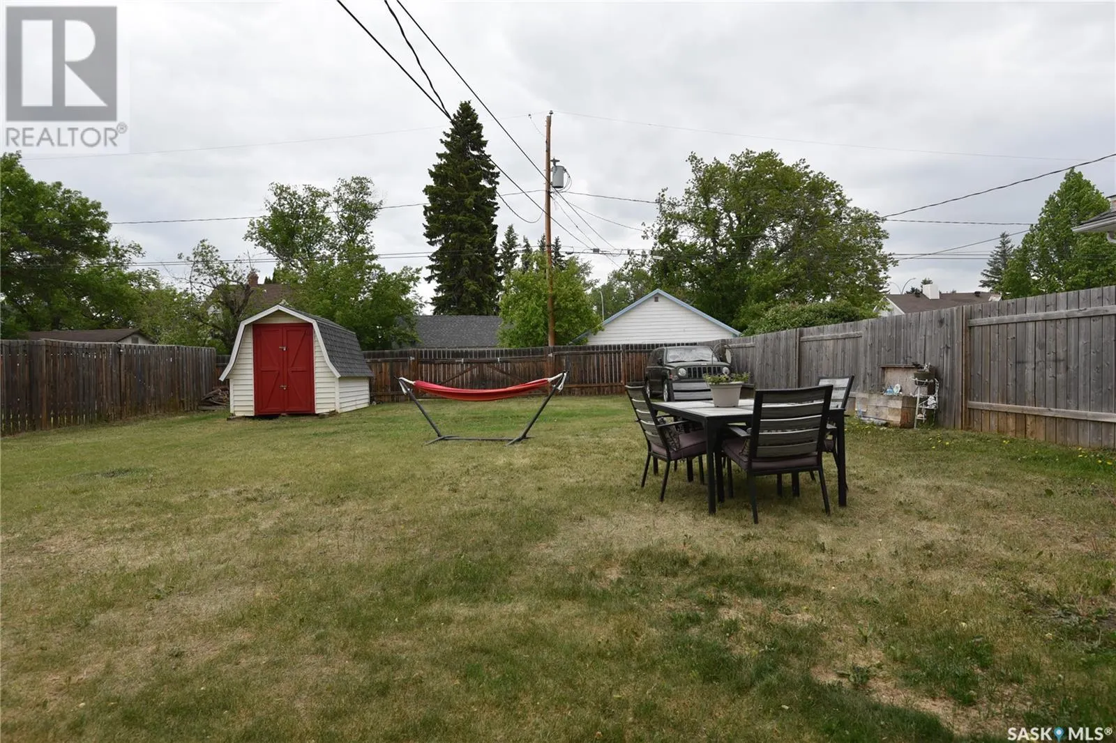 405 1st STREET W