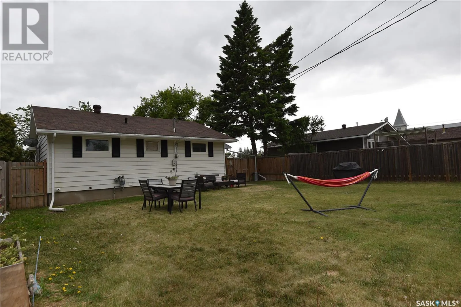 405 1st STREET W