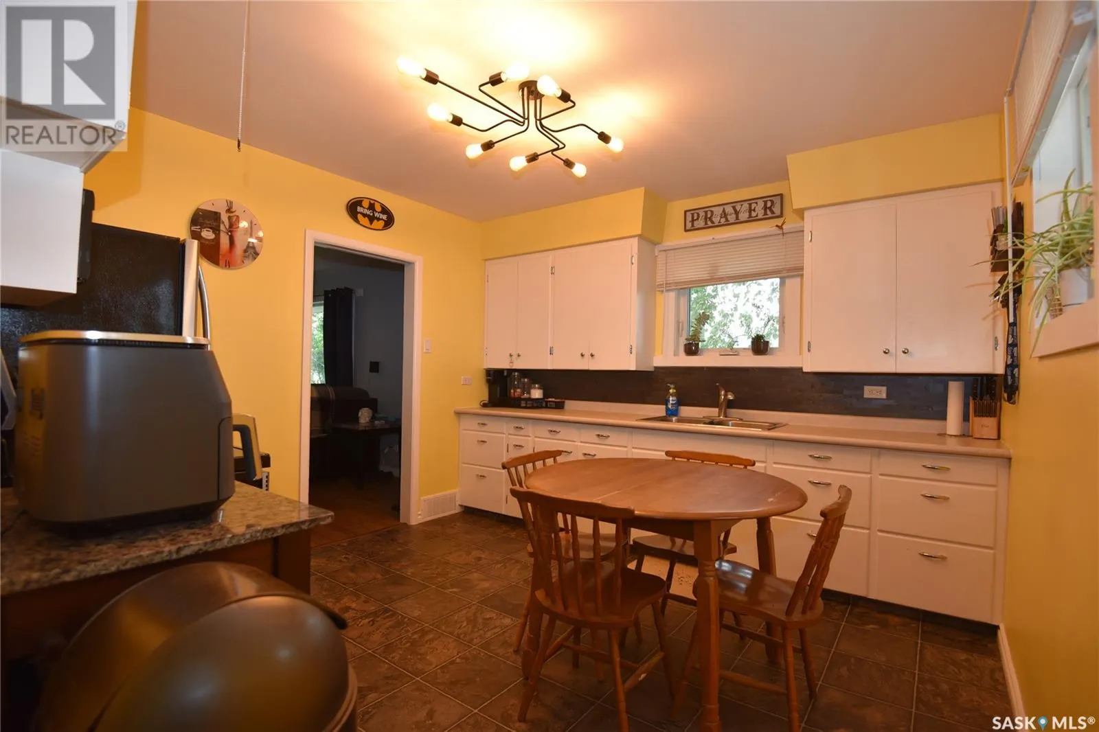 405 1st STREET W