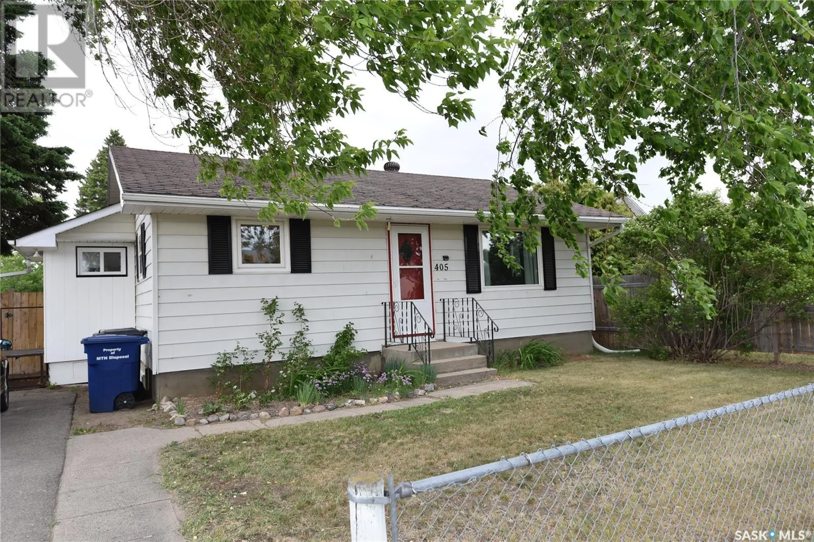 405 1st STREET W
