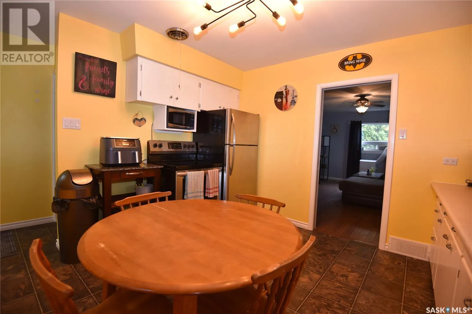 405 1st STREET W