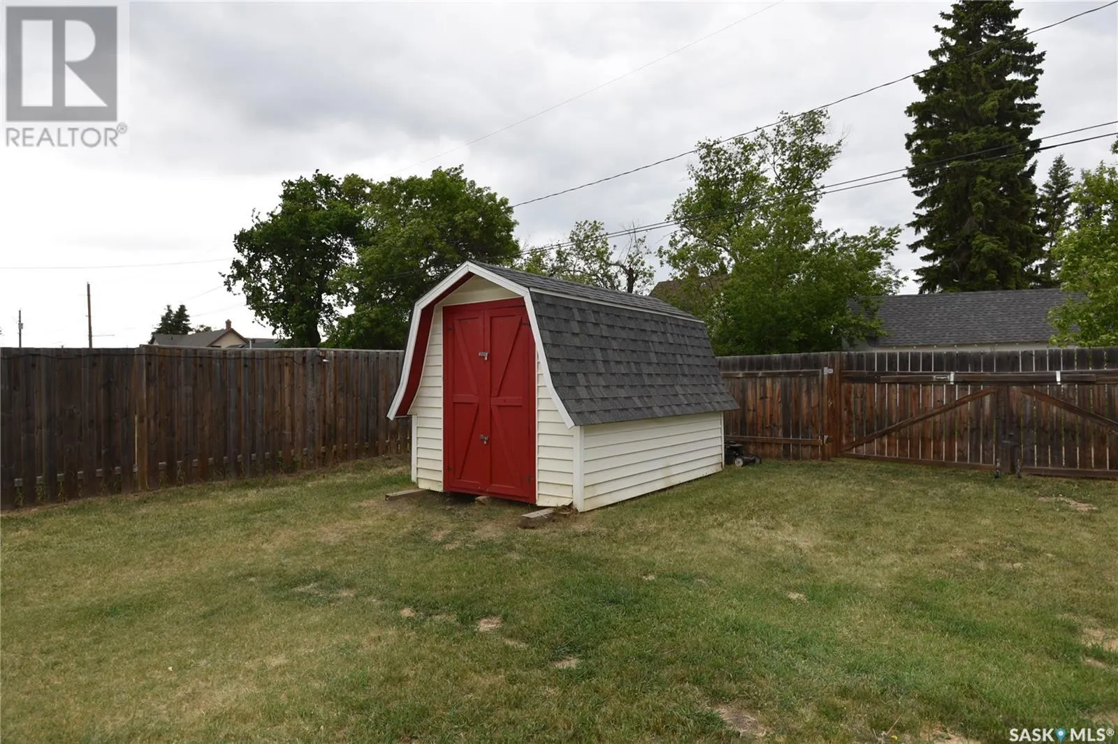 405 1st STREET W