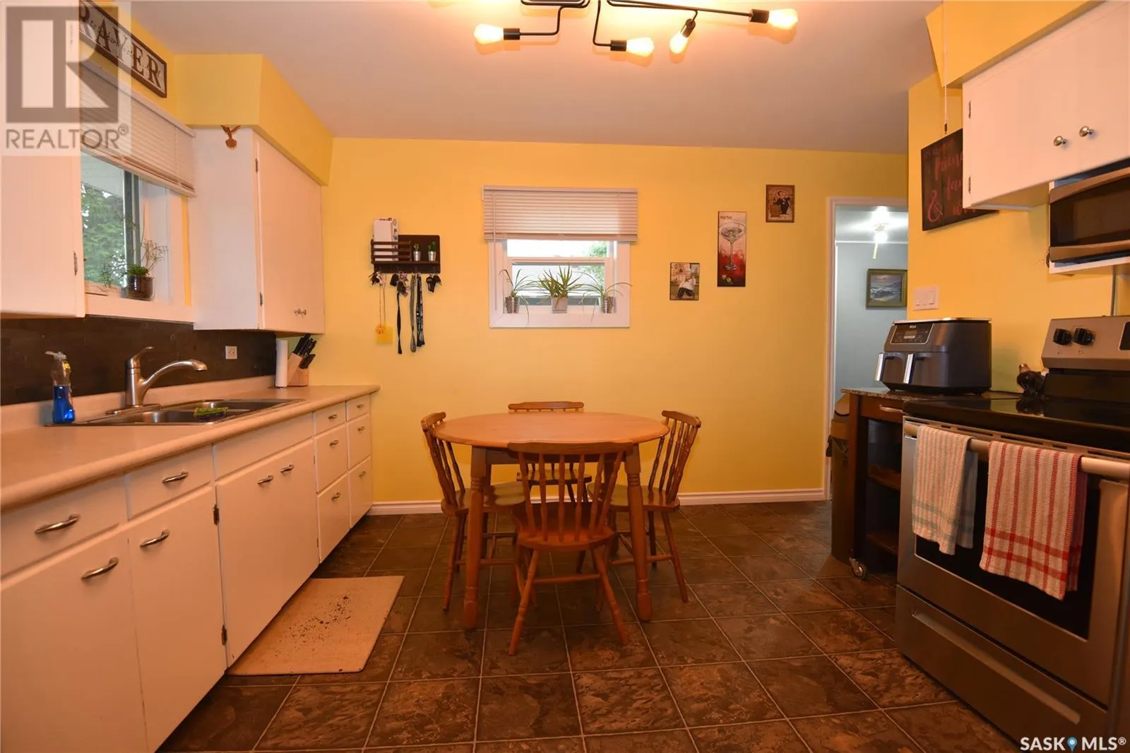 405 1st STREET W