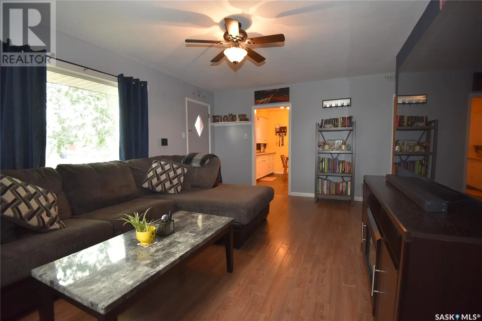 405 1st STREET W